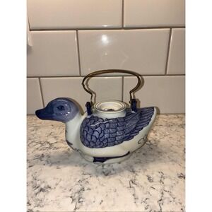 Vintage Porcelain Blue White Hand‎ Painted Duck Teapot Metal Handle Chinoiserie